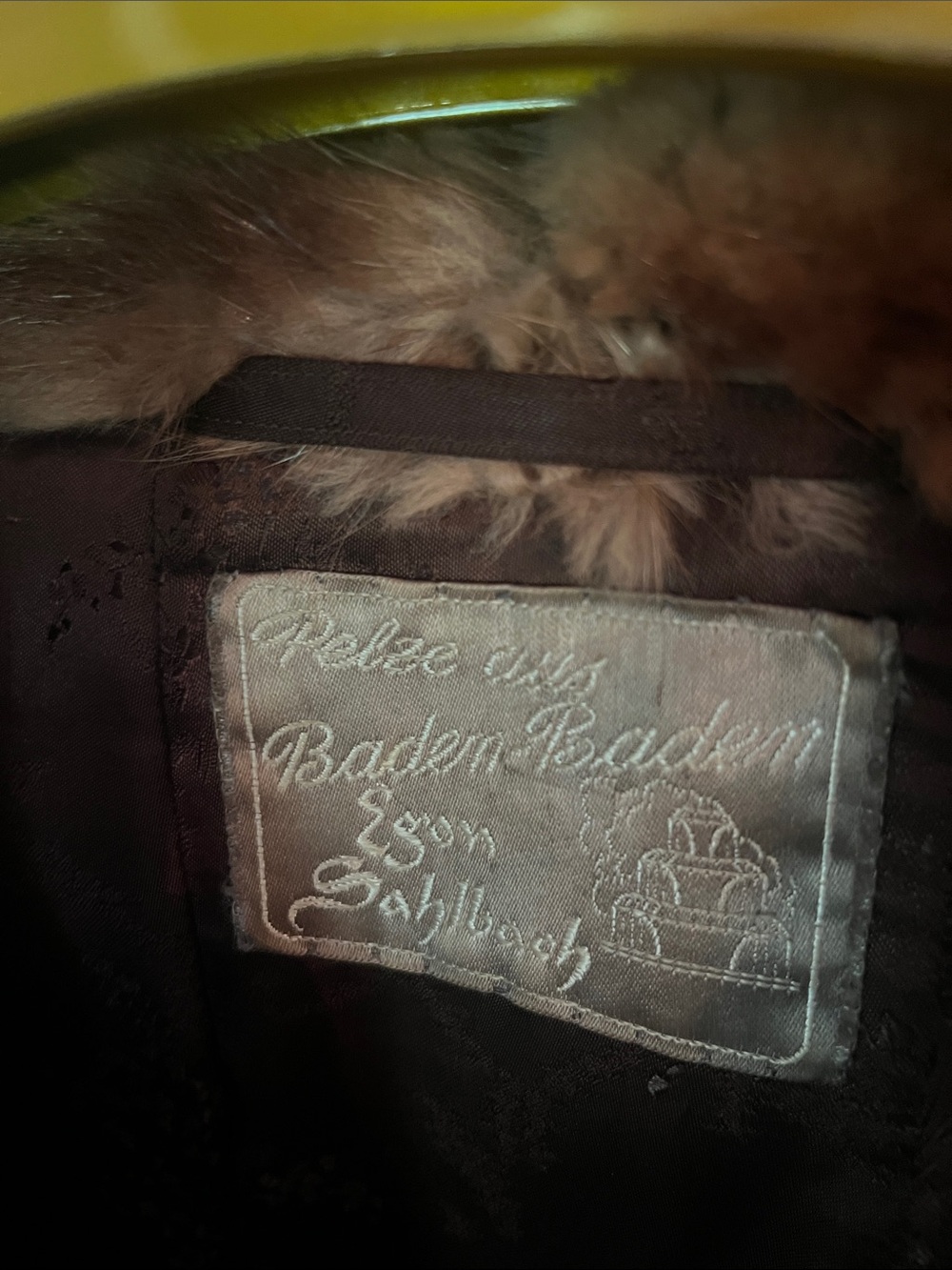 Luxurious Women's Muskrat Fur Coat - Brown - Picture 2 of 15
